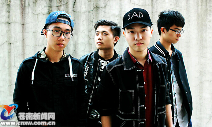 龙港小伙李巧巧和他的“黑屋”乐队