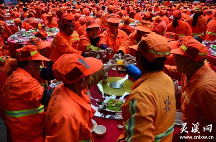 “胖大姐”连续三年办爱心宴 500余环卫工人享免费午餐