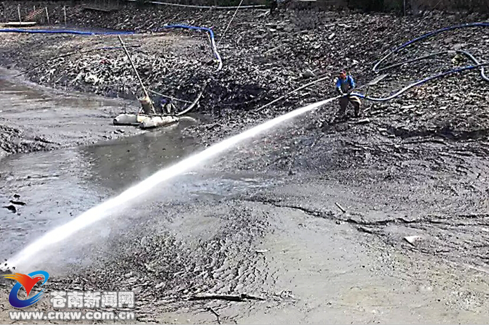 金乡给护城河清垢 - 苍南新闻网