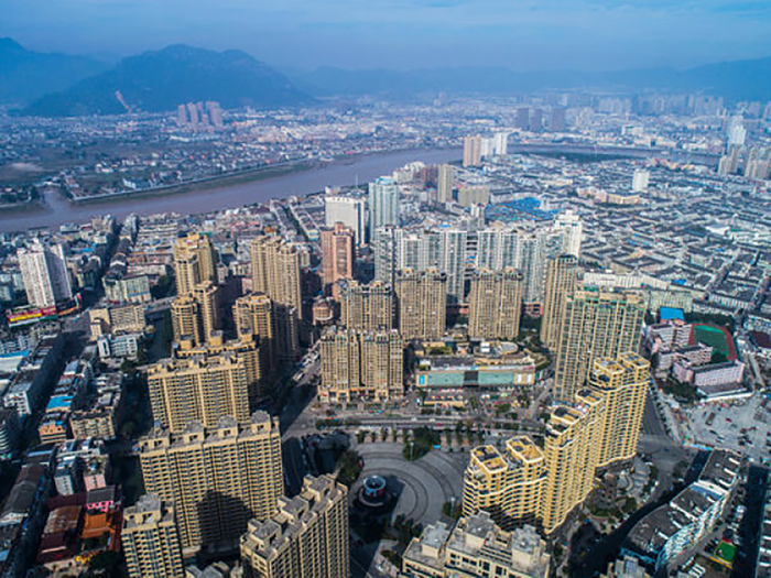 流域入海口,曾以传奇般农民自费造城之举名扬海内外的苍南县龙港镇