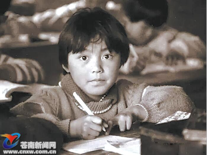 团中央的"希望工程"有个大眼睛小女孩,苍南版也有个大眼睛小女孩,她