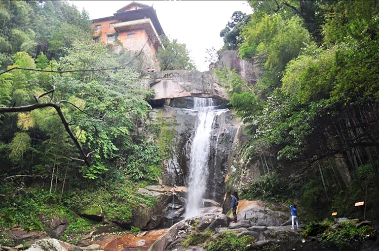 苍南新闻网 文艺副刊 -> 正文  石梁景区位于浙江省天台县天台山