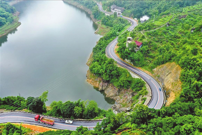 矾山释放"交通 "效应 34条农村公路铺就乡村振兴"坦途" - 苍南新闻网