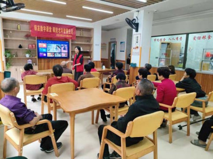 银发课堂传“真经”